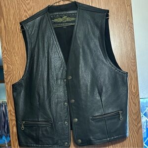 Structure Men's Black Leather Vest with Zip Pockets
